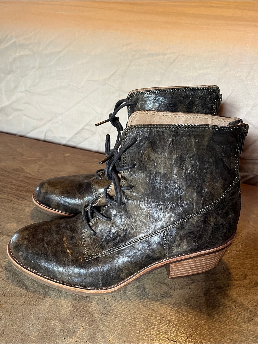 Women's Lace-Up Ankle Boots in Distressed Brown Leather